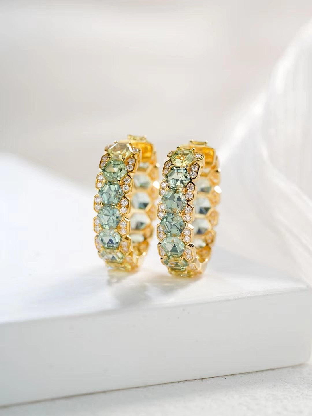 Rainbow Sapphire 18K Gold Earring (Item No. SA050）