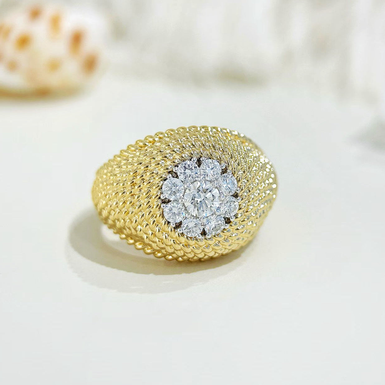 Vintage 18k Gold Diamond Ring (Item No. VT478）