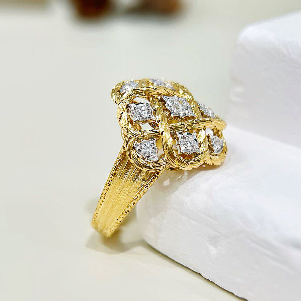 Vintage 18k Gold Diamond Ring (Item No. VT520）