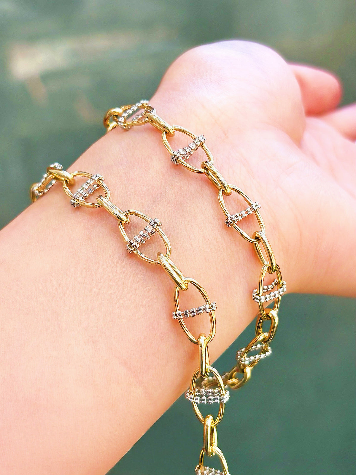 Comptemporary 18K Gold Bracelet (Item No. SJB020）