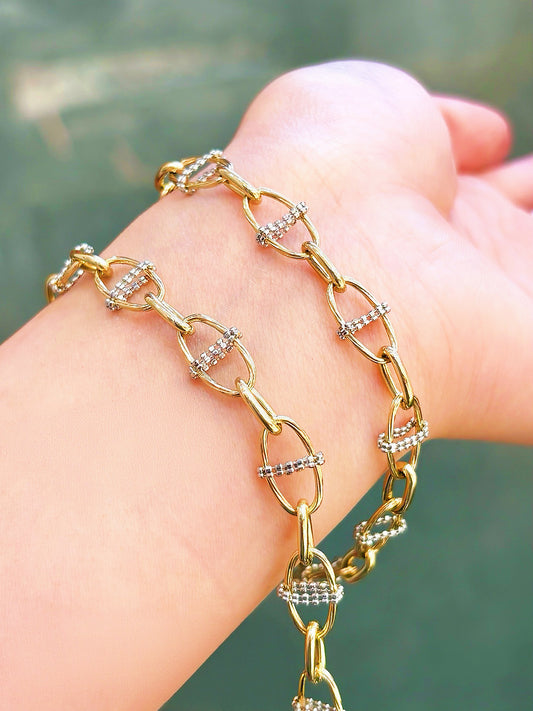 Comptemporary 18K Gold Bracelet (Item No. SJB020）