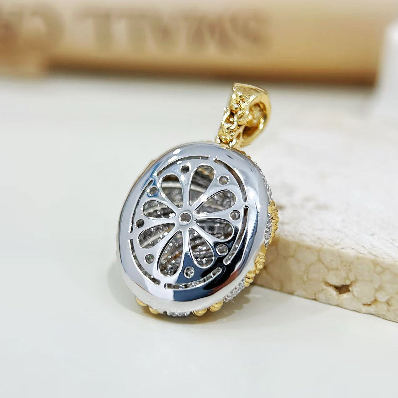 Vintage 18k Gold Diamond Pendant (Item No. VT483）