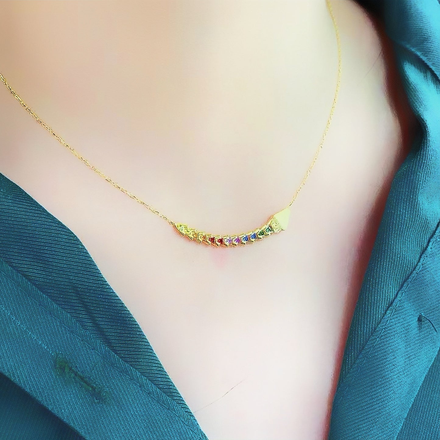 Snake 18k Gold Sapphire Pendant (Item No. VT104）