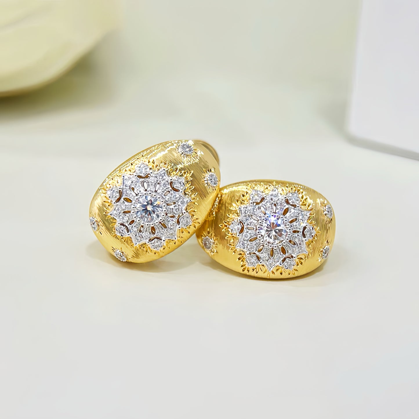 Vintage 18k Gold Diamond Earring (Item No. VT397）