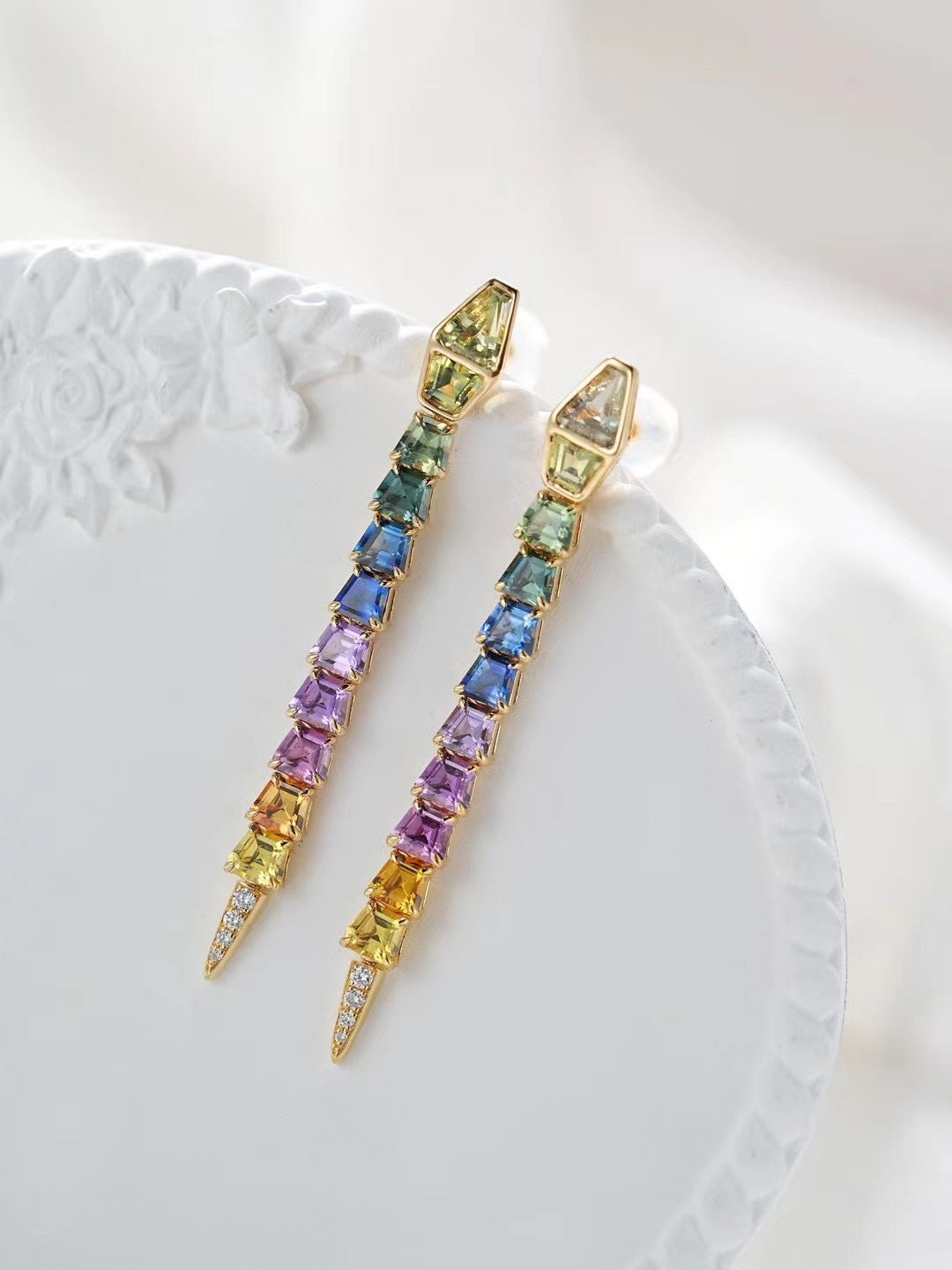 Snake Rainbow Sapphire 18K Gold Earring (Item No. SA009）