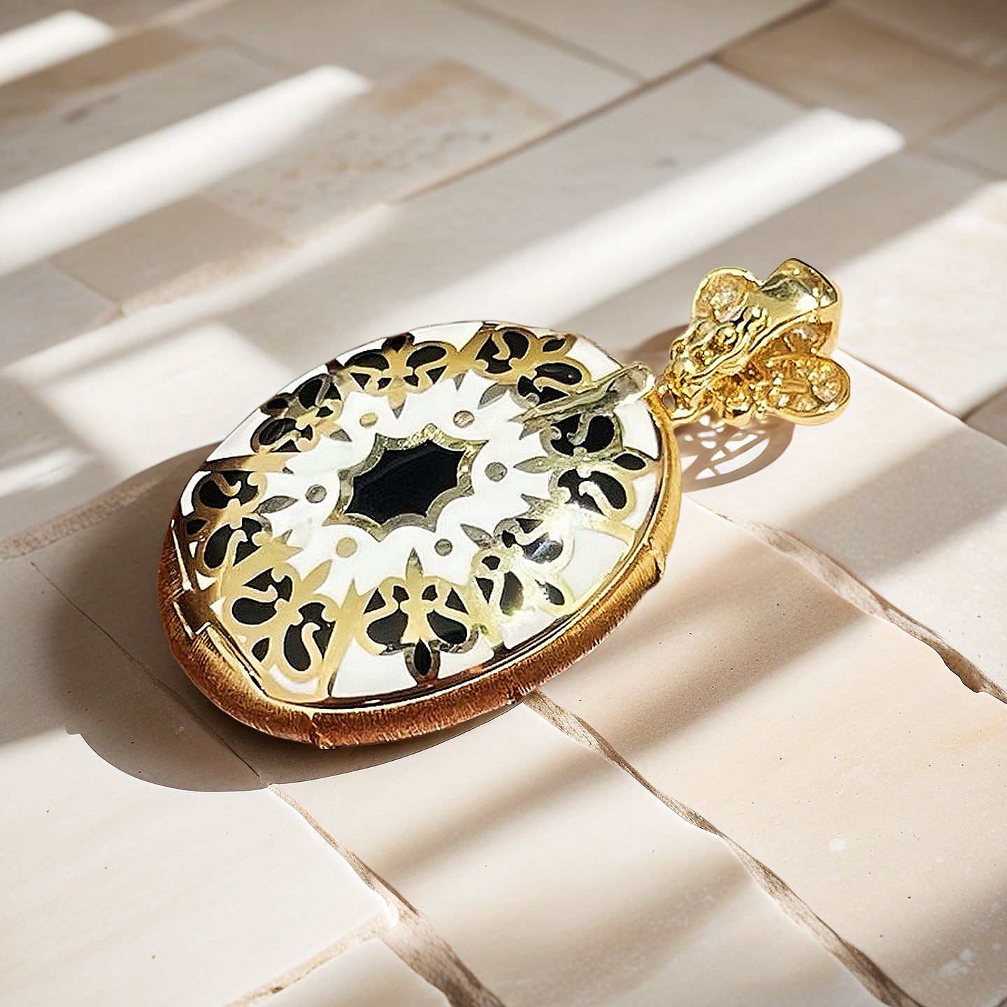 Vintage 18k Gold Diamond Pendant (Item No. VT141）