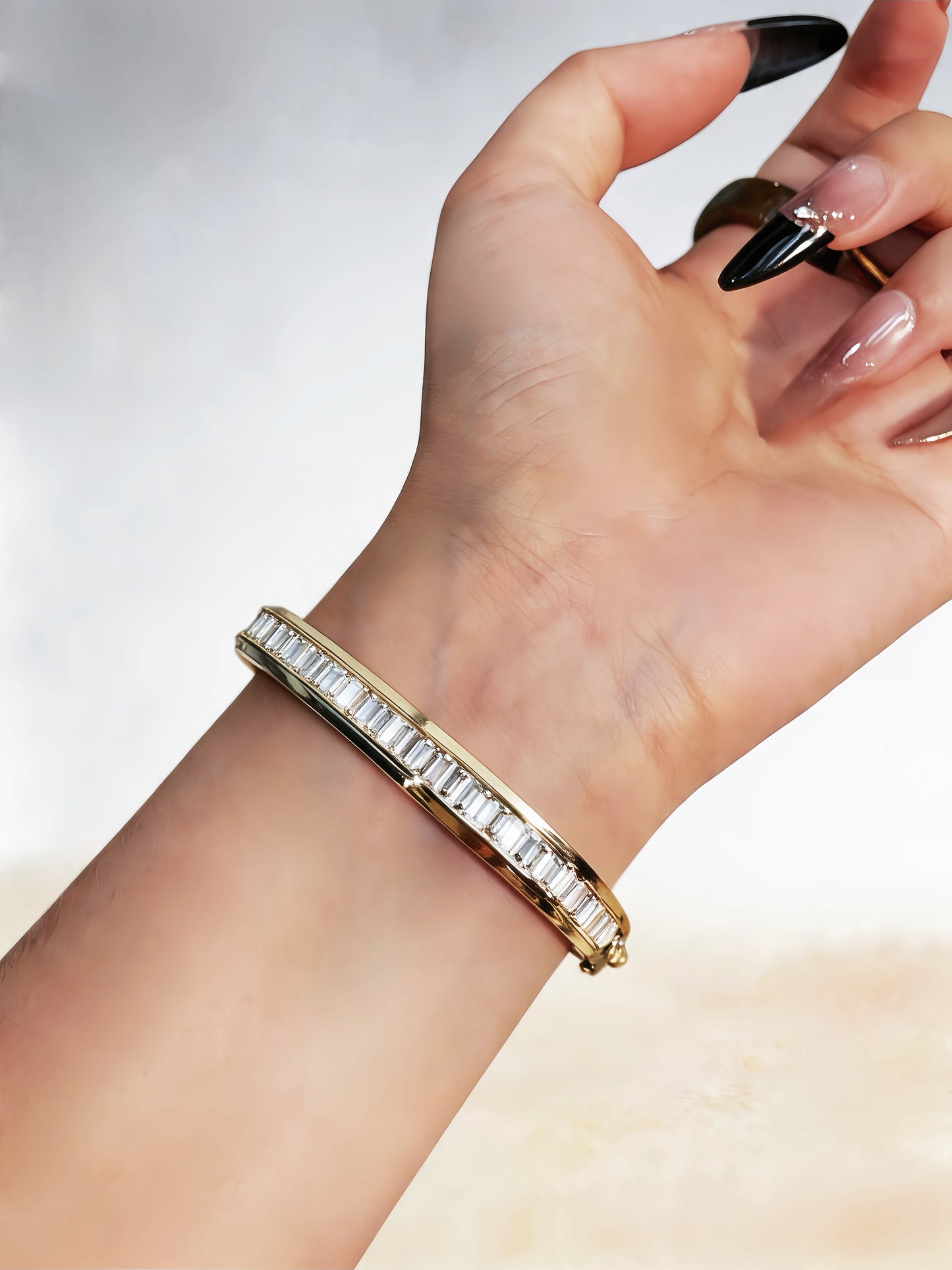 Vintage 18k Gold Diamond Bracelet (Item No. VT261）