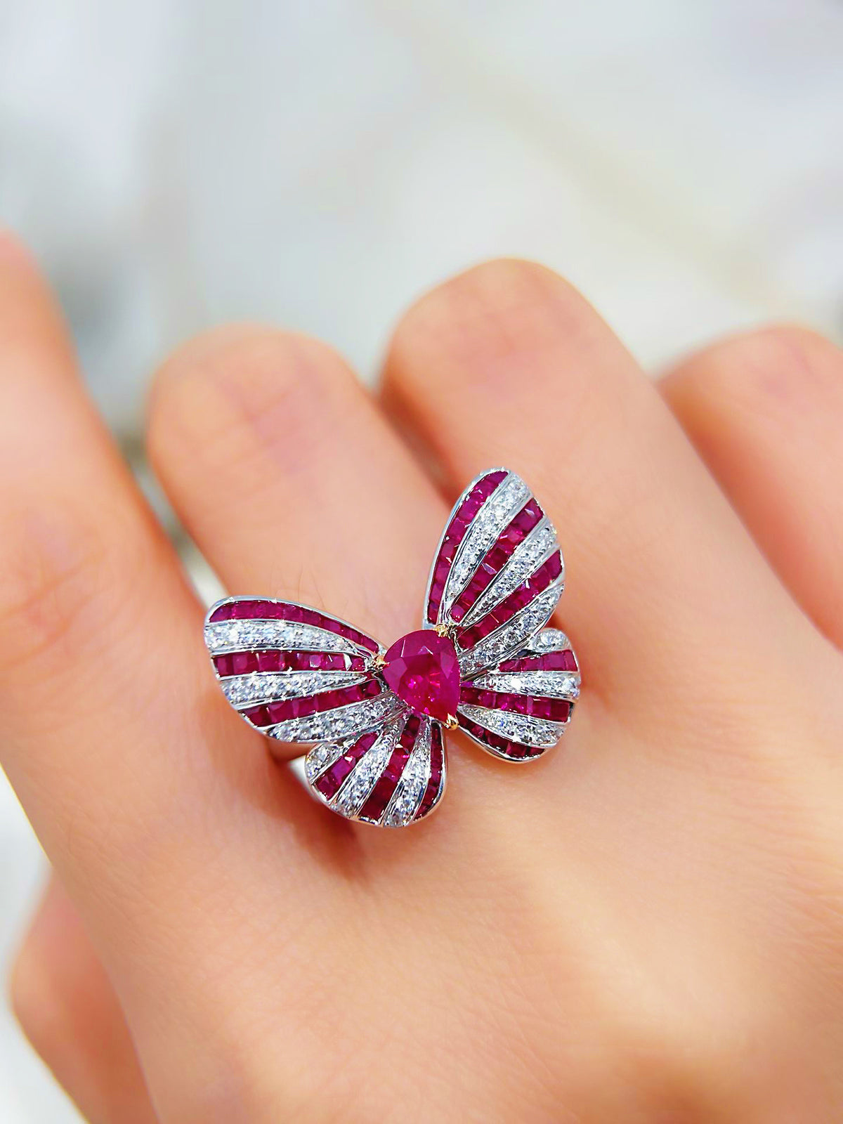 Vintage Butterfly 18k Gold Diamond Ruby Ring (Item No. VT513）