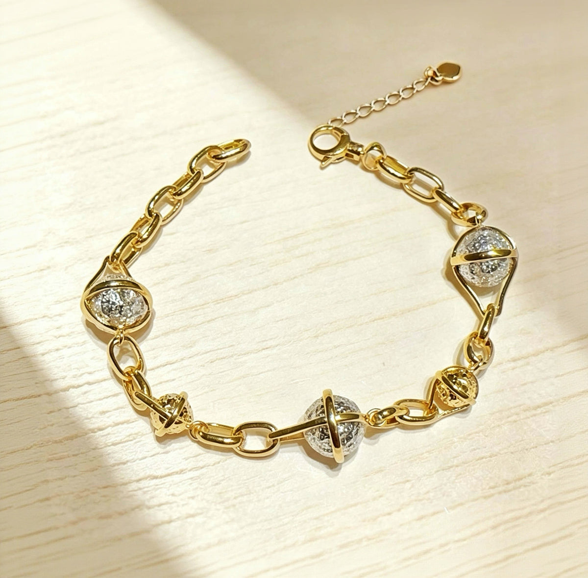 Globe 18K Gold Bracelet (Item No. HFB013）