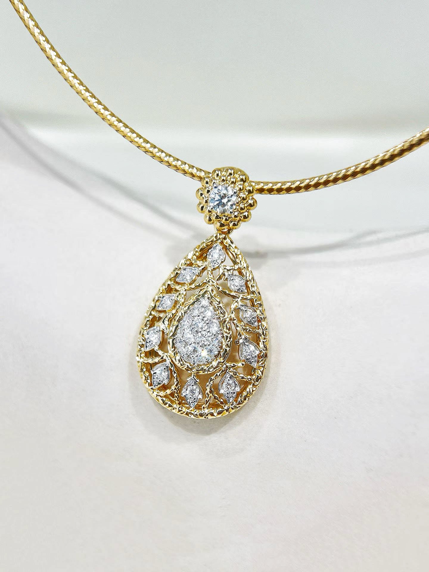 Water Drop 18k Gold Diamond Pendant (Item No. VT499）