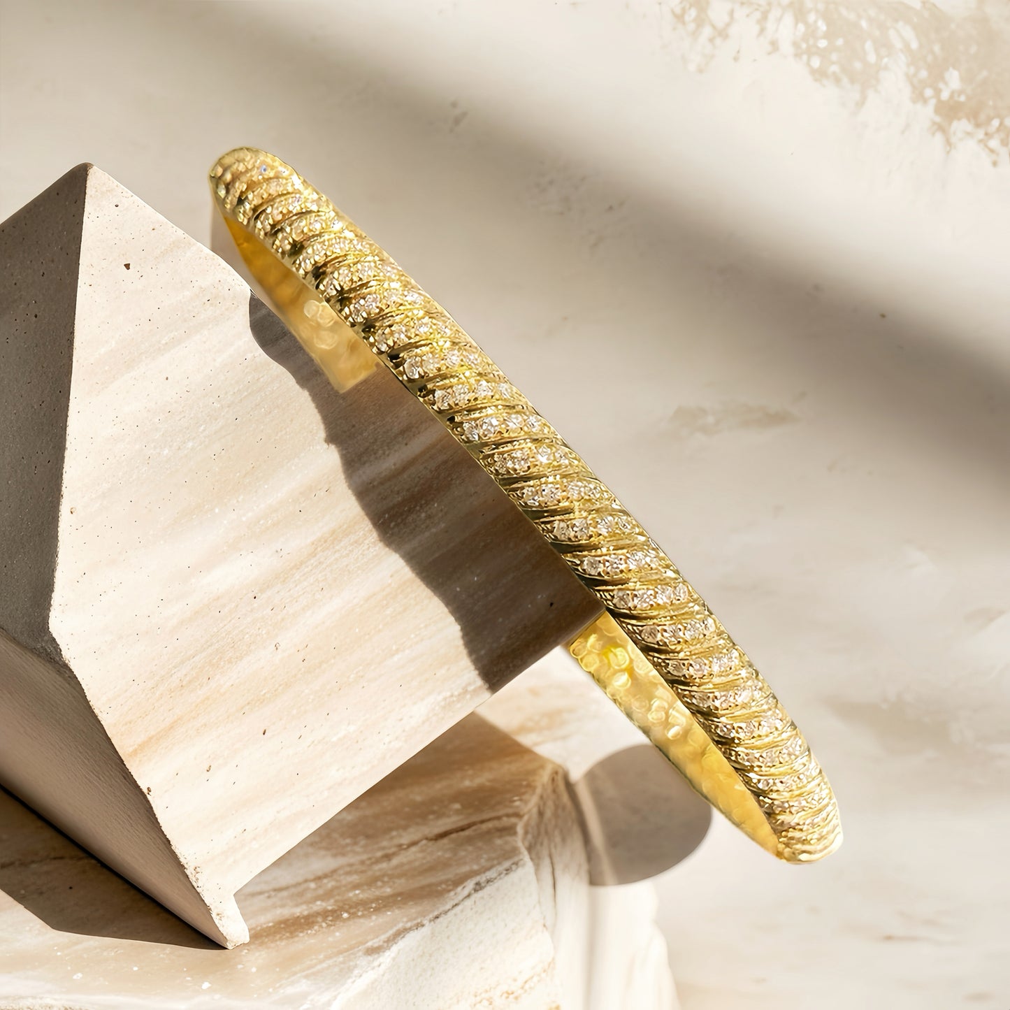 Vintage 18k Gold Diamond Bracelet (Item No. VT150）