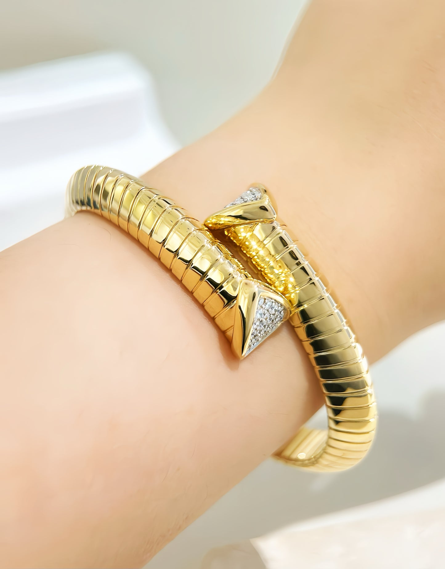 Comtemporary 18k Gold Diamond Bracelet (Item No. VT352)