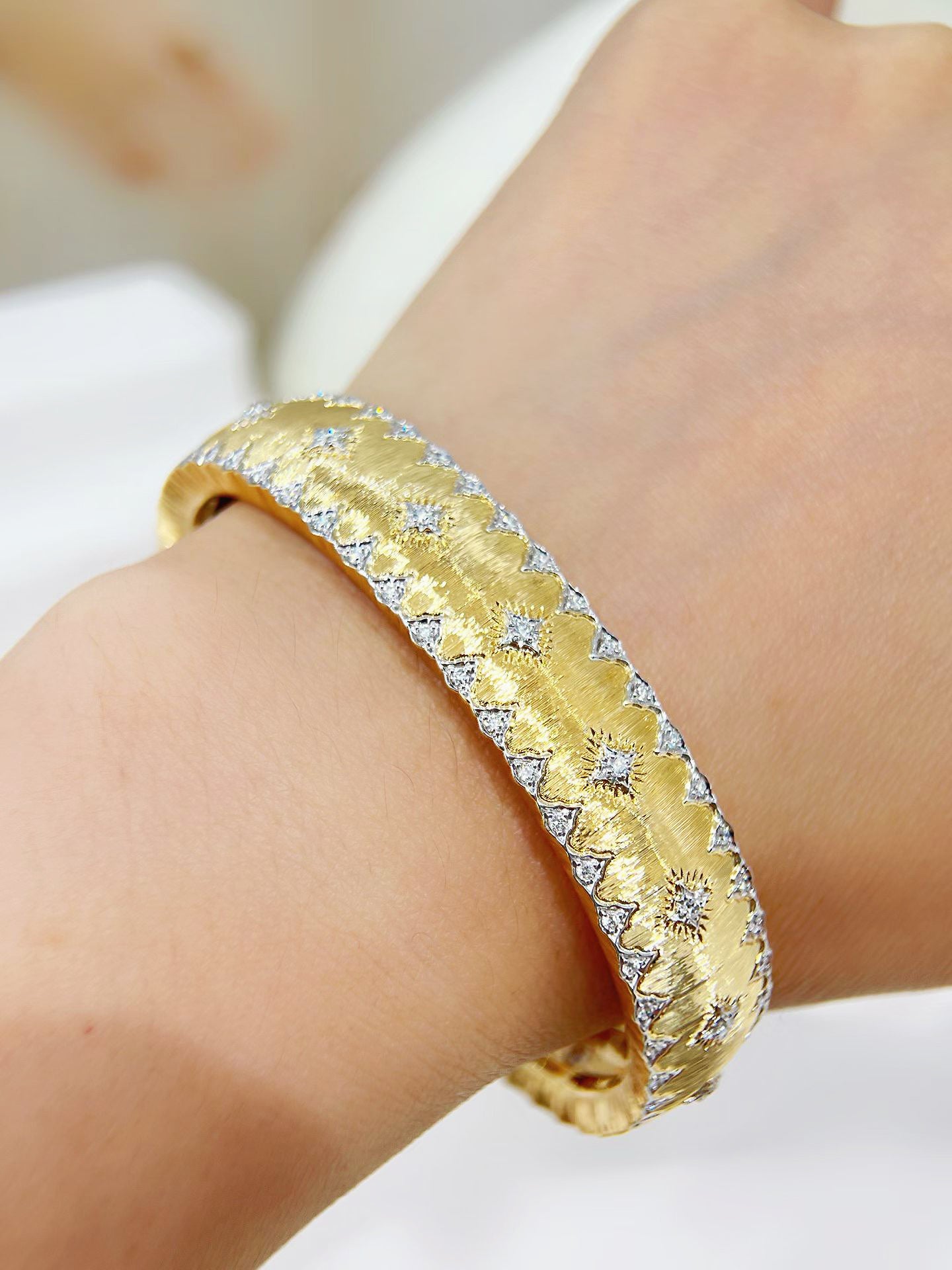Vintage 18k Gold Diamond Bracelet (Item No. VT473）