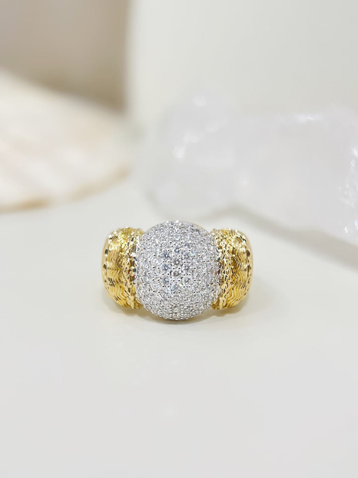 Vintage 18k Gold Diamond Ring (Item No. VT505）