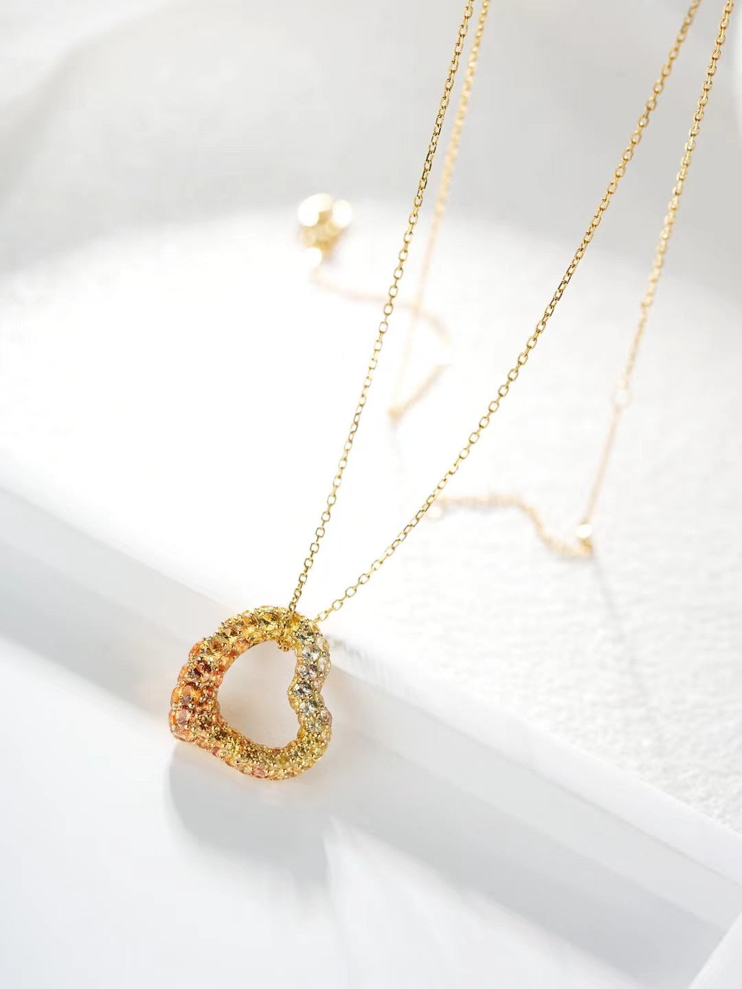 Rainbow Sapphire 18K Gold Pendant (Item No. SA001）