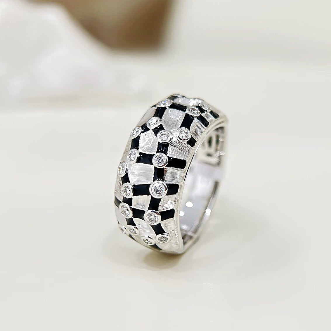 Enamel 18k Gold Diamond Ring (Item No. VT471）