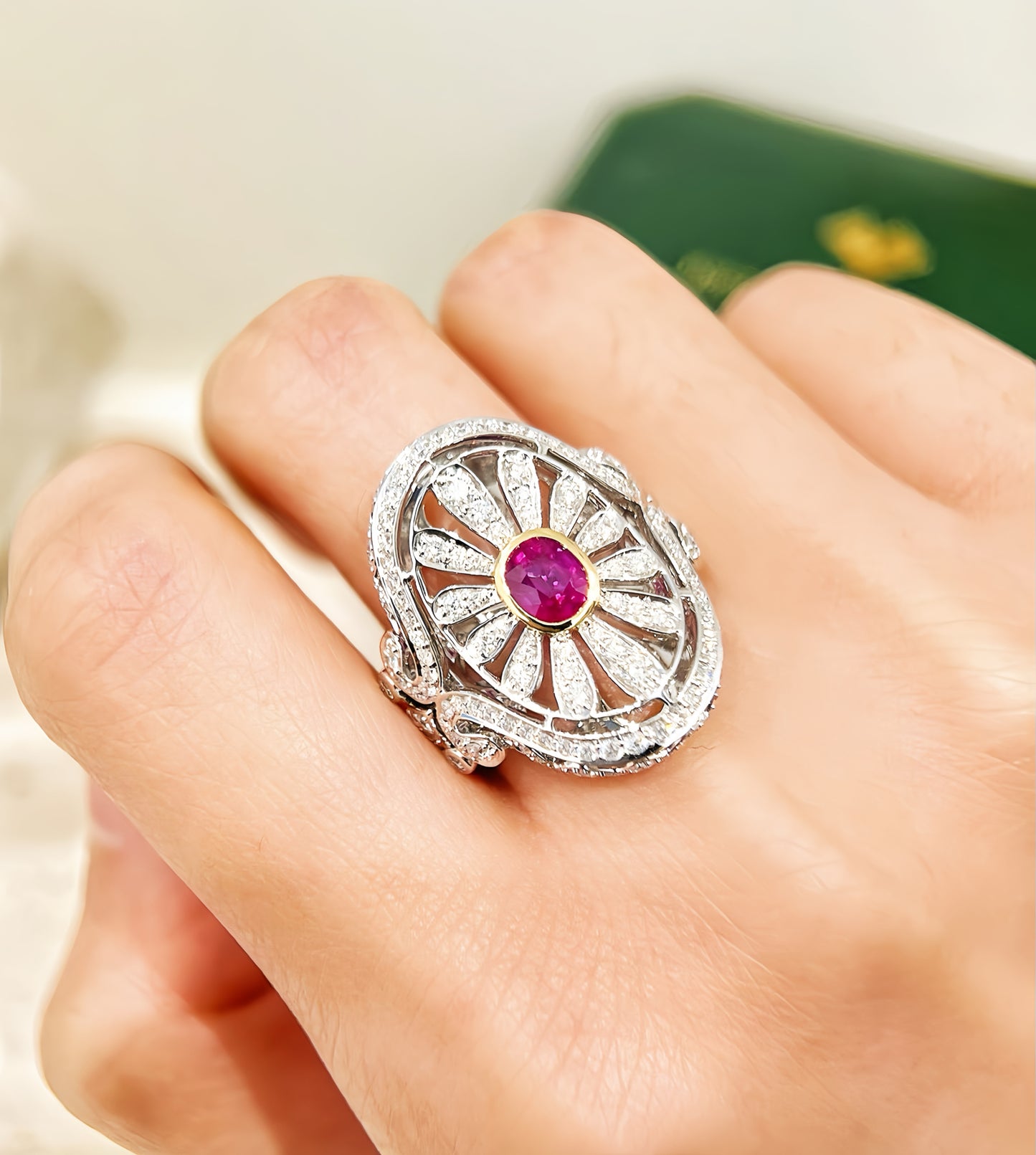 Vintage 18k Gold Diamond Ruby Ring (Item No. VT420）