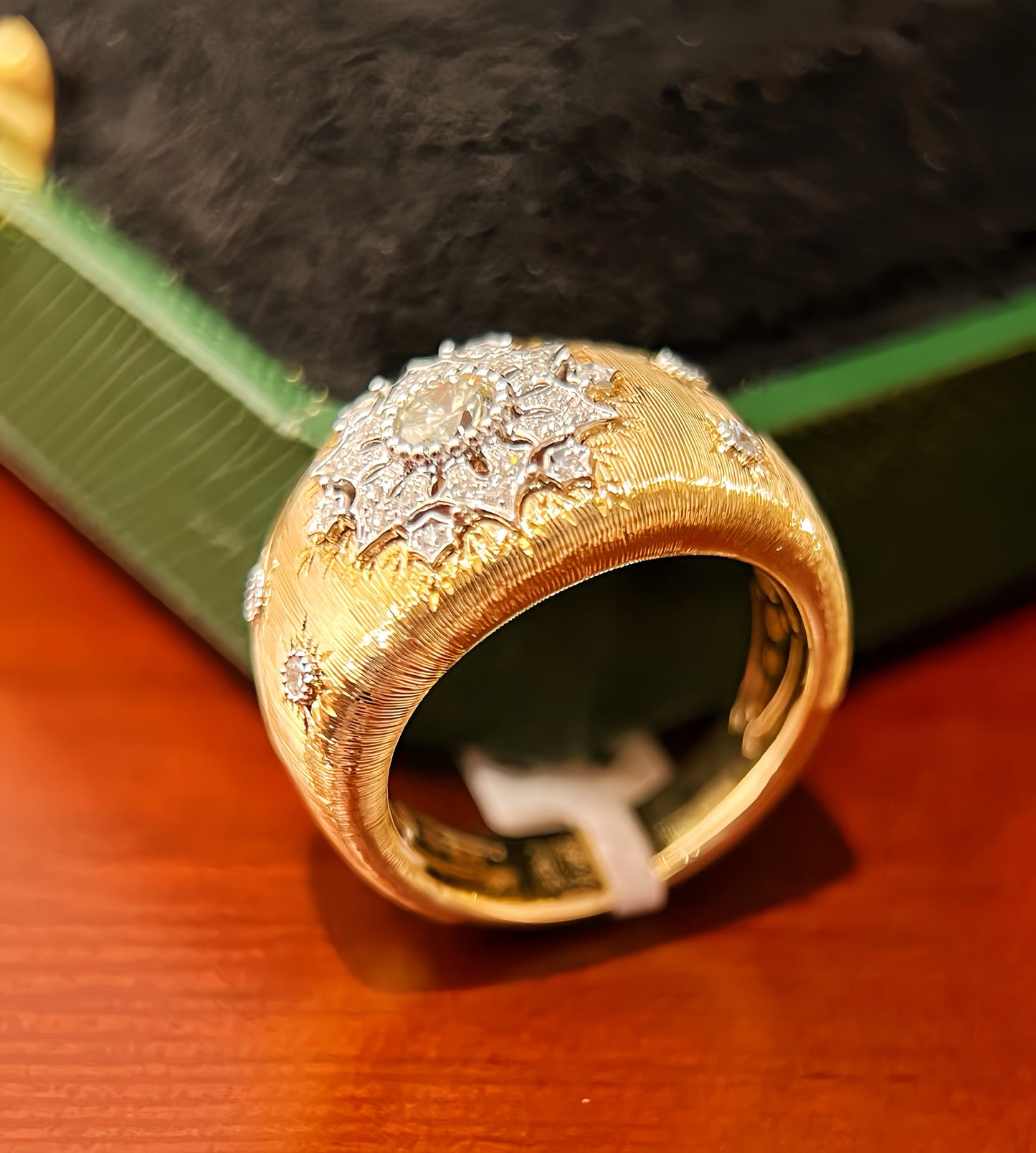 Vintage 18k Gold Diamond Ring (Item No. VT304)