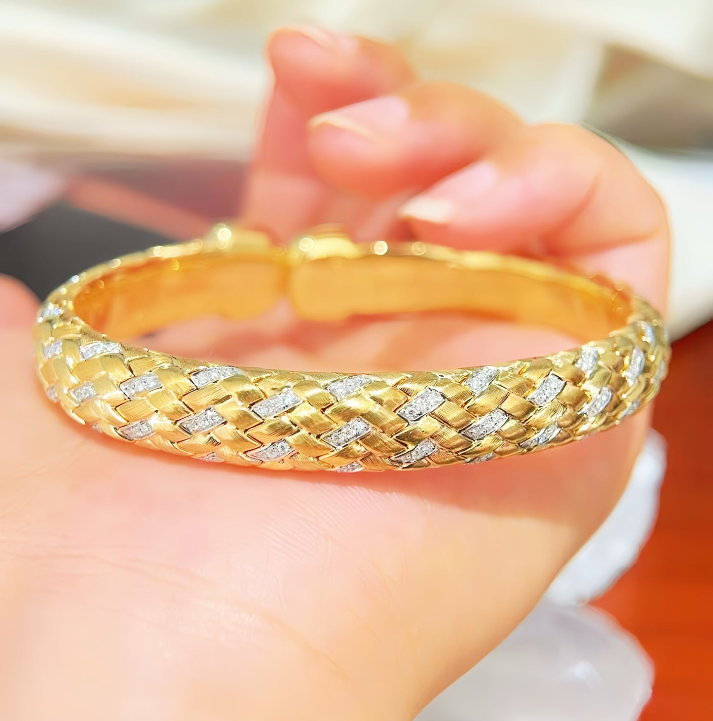 Weaving Vintage 18k Gold Diamond Bracelet (Item No. VT351)
