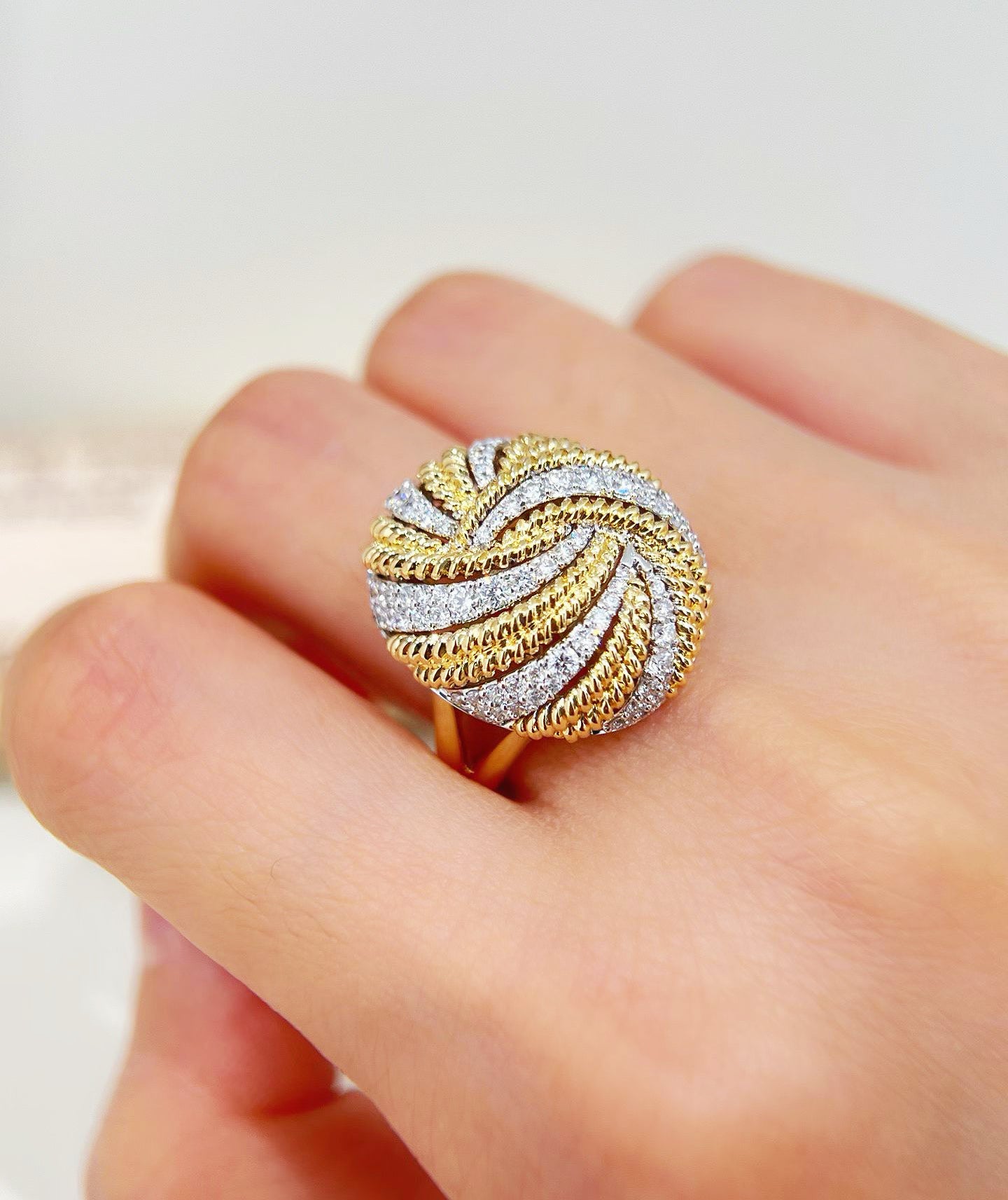 Vintage 18k Gold Diamond Ring (Item No. VT476）