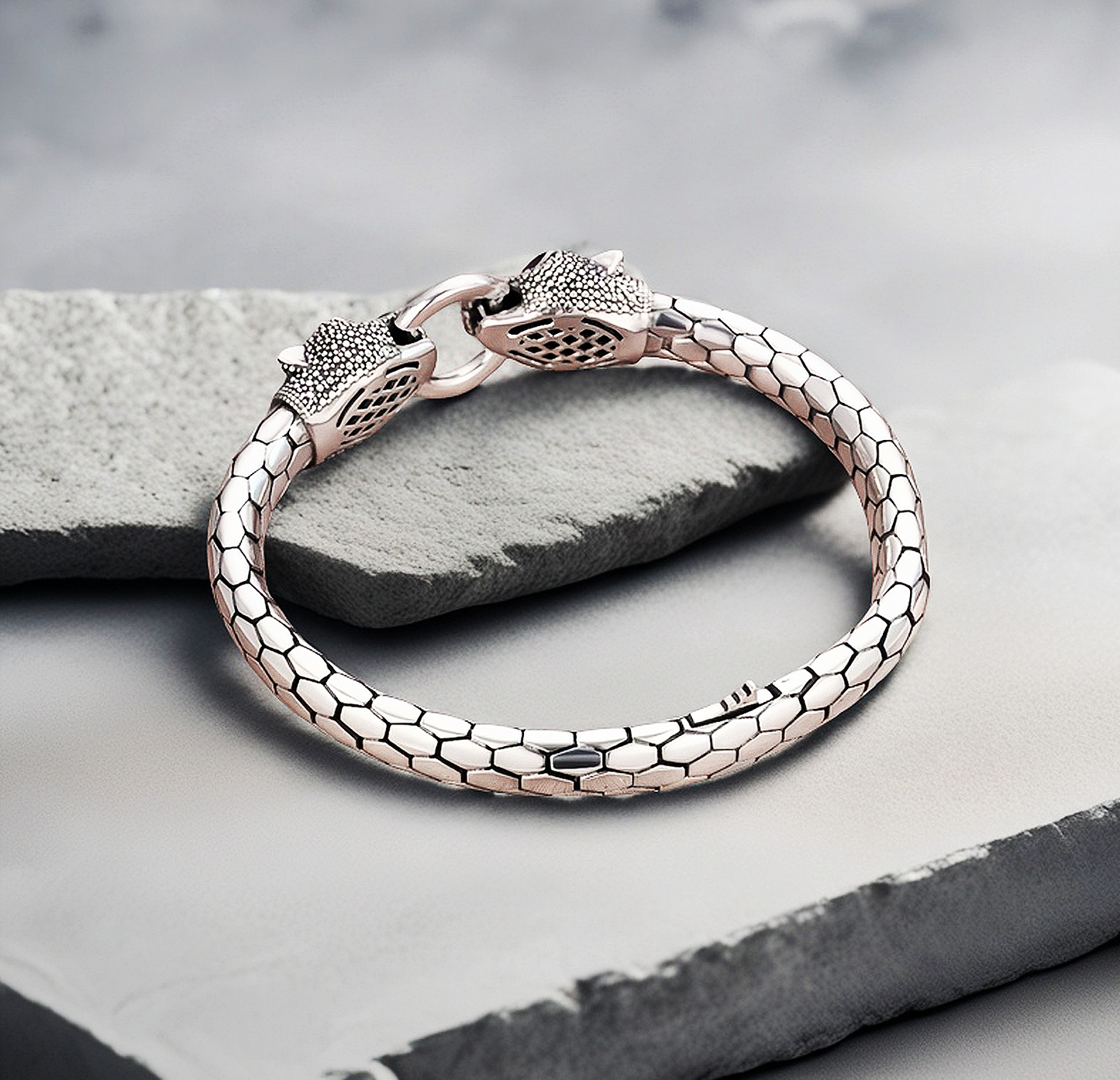 Panther Fashion Silver Bracelet (Item No. B0691）