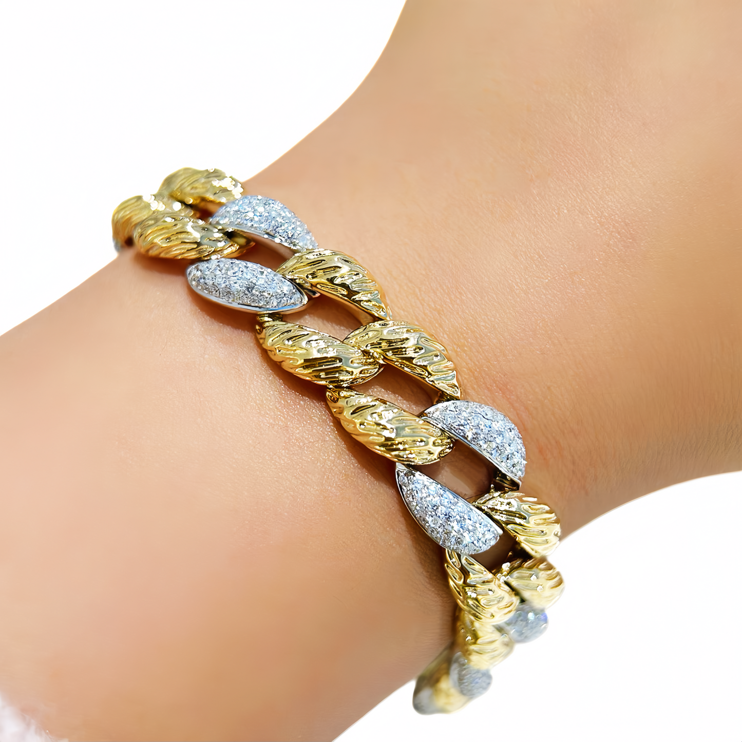 Cuban Link 18k Gold Diamond Bracelet (Item No. VT389）