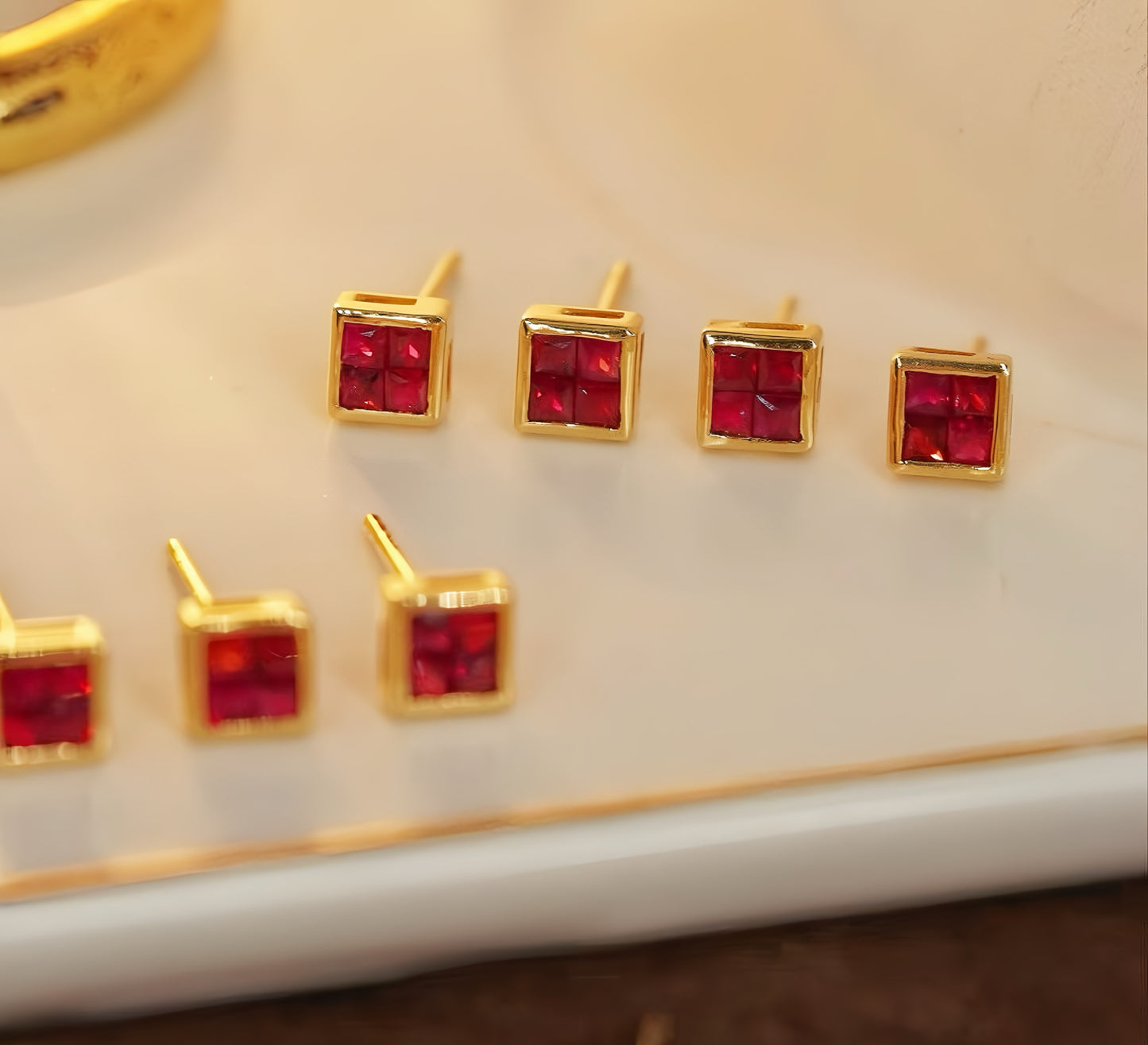 Vintage 18k Gold Ruby Earring (Item No. VT077）