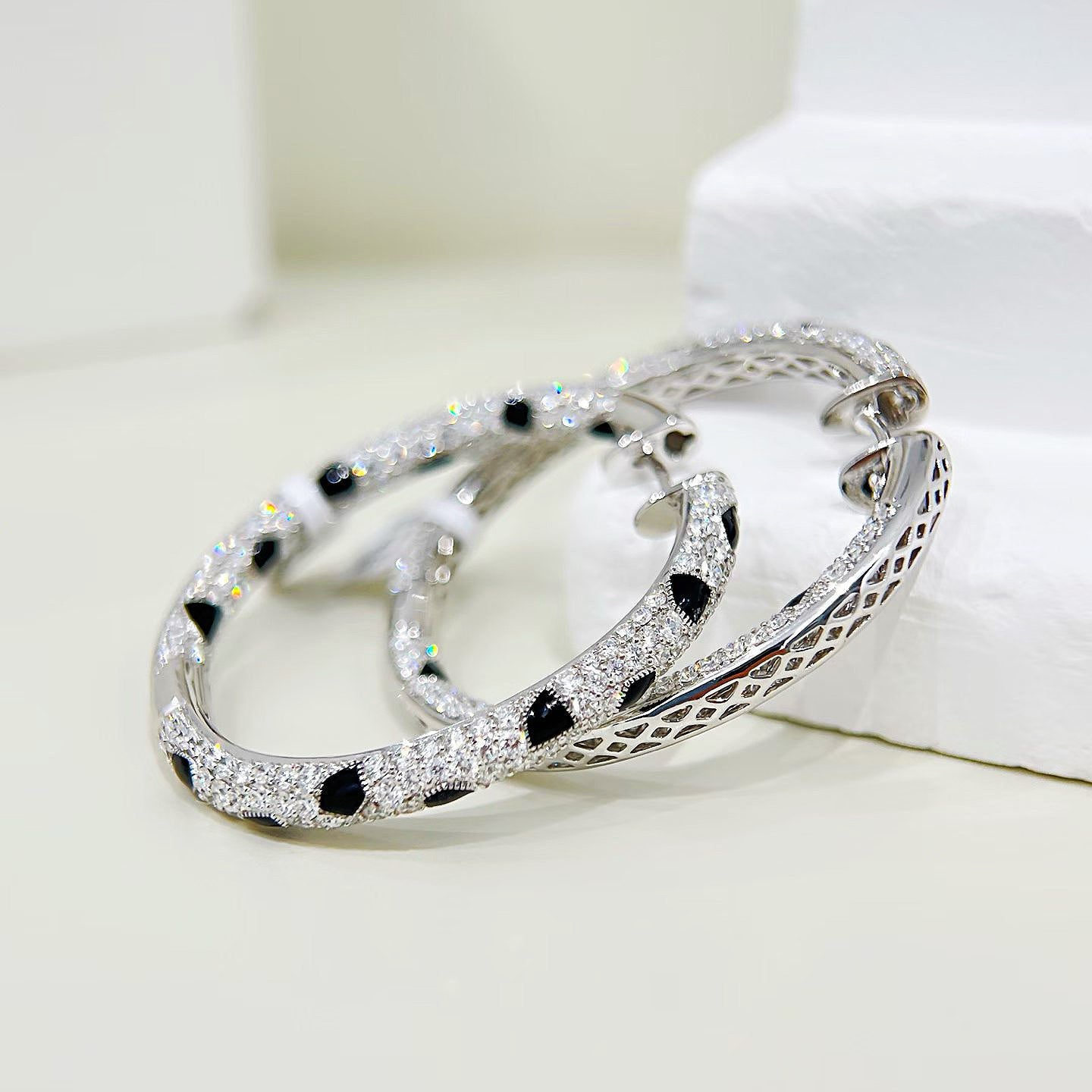 Black Enamel Vintage 18k Gold Diamond Earring (Item No. VT448）