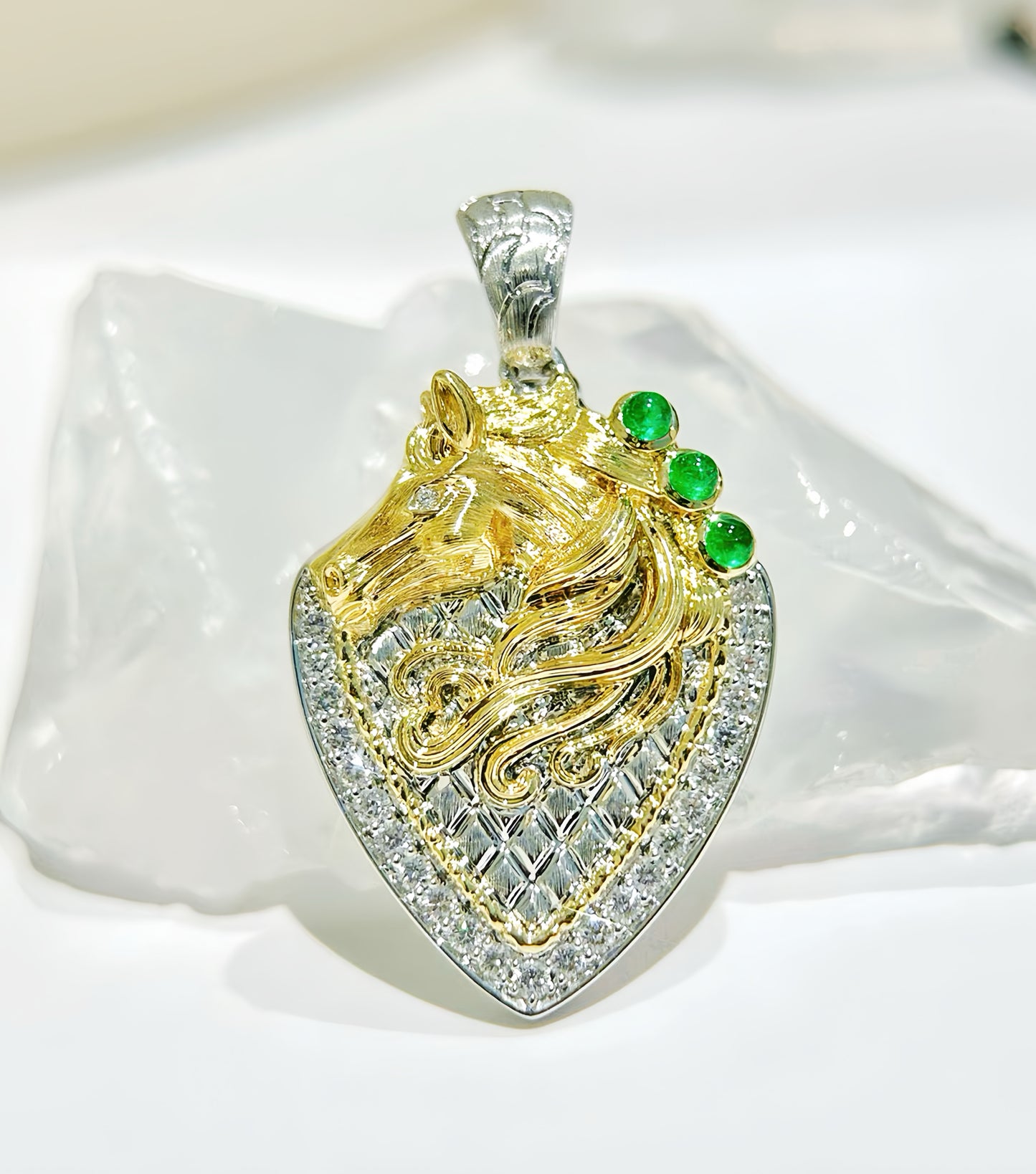 Heart Vintage 18k Gold Diamond Emerald Pendant (Item No. VT432）