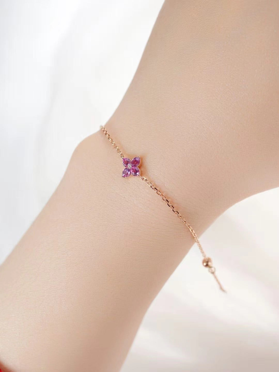 Four Leaf Clover Rainbow Sapphire 18K Gold Bracelet (Item No. SA040）