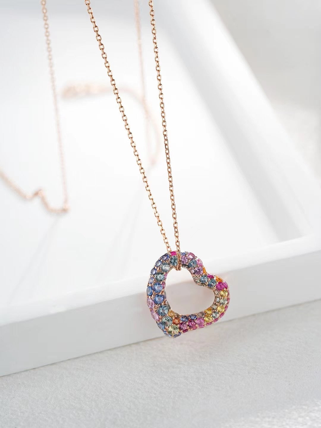 Rainbow Sapphire 18K Gold Pendant (Item No. SA001）