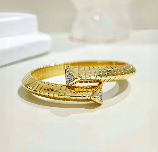Comtemporary 18k Gold Diamond Bracelet (Item No. VT352)