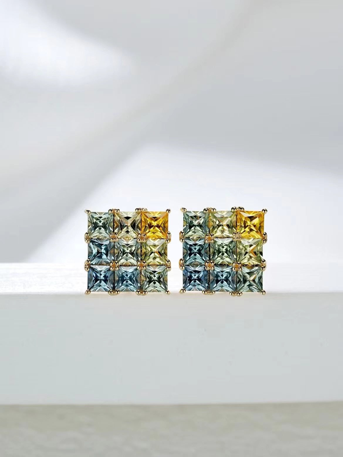 Rainbow Sapphire 18k Gold Earring (Item No. SA101）