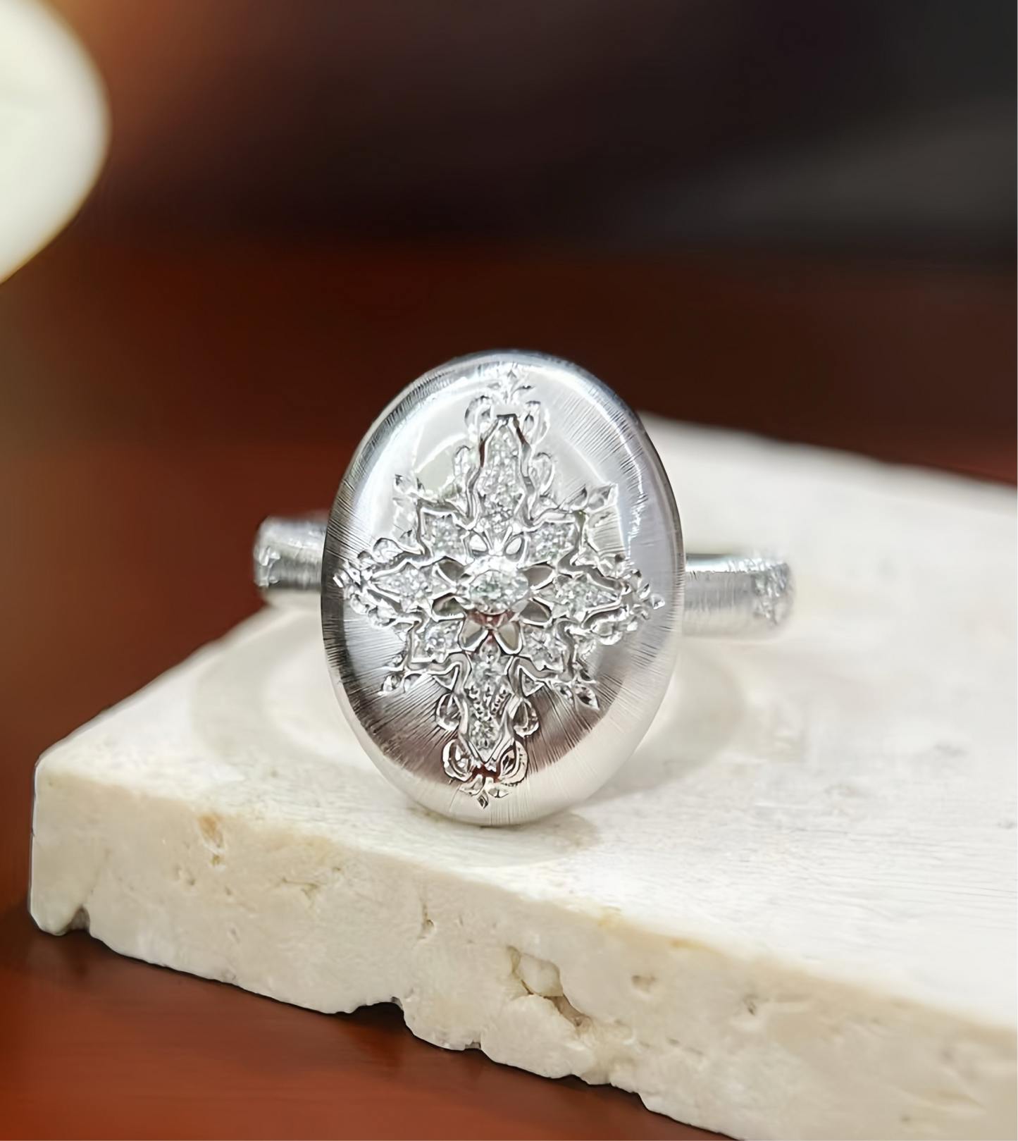 Vintage 18k Gold Diamond Ring (Item No. VT006）