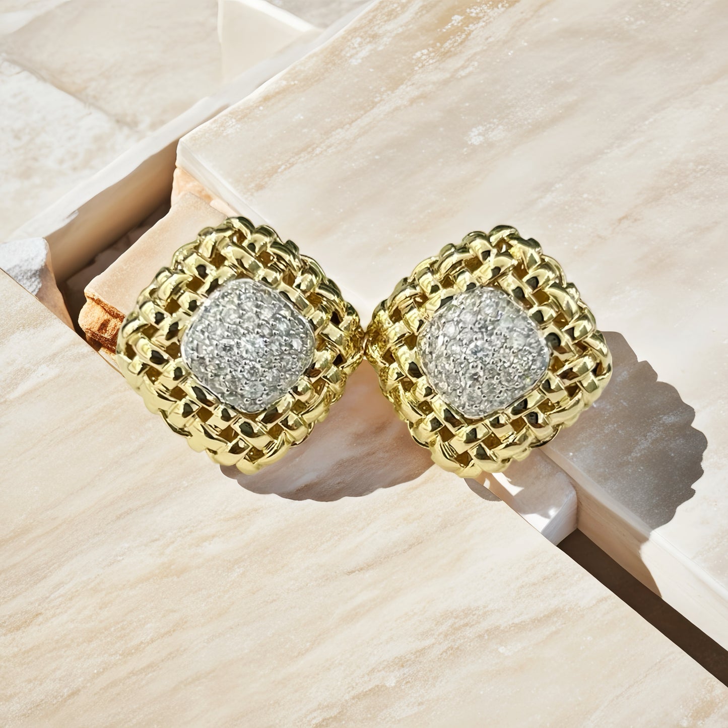 Weaving Hollow 18k Gold Diamond Earring (Item No. VT234）