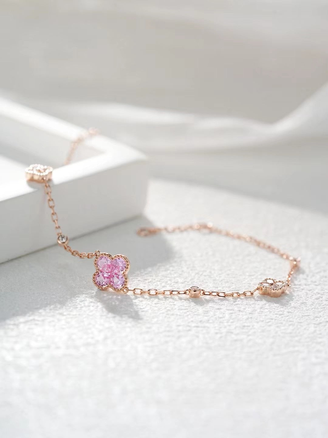 Four Leaf Clover Rainbow Sapphire 18K Gold Bracelet (Item No. SA013）