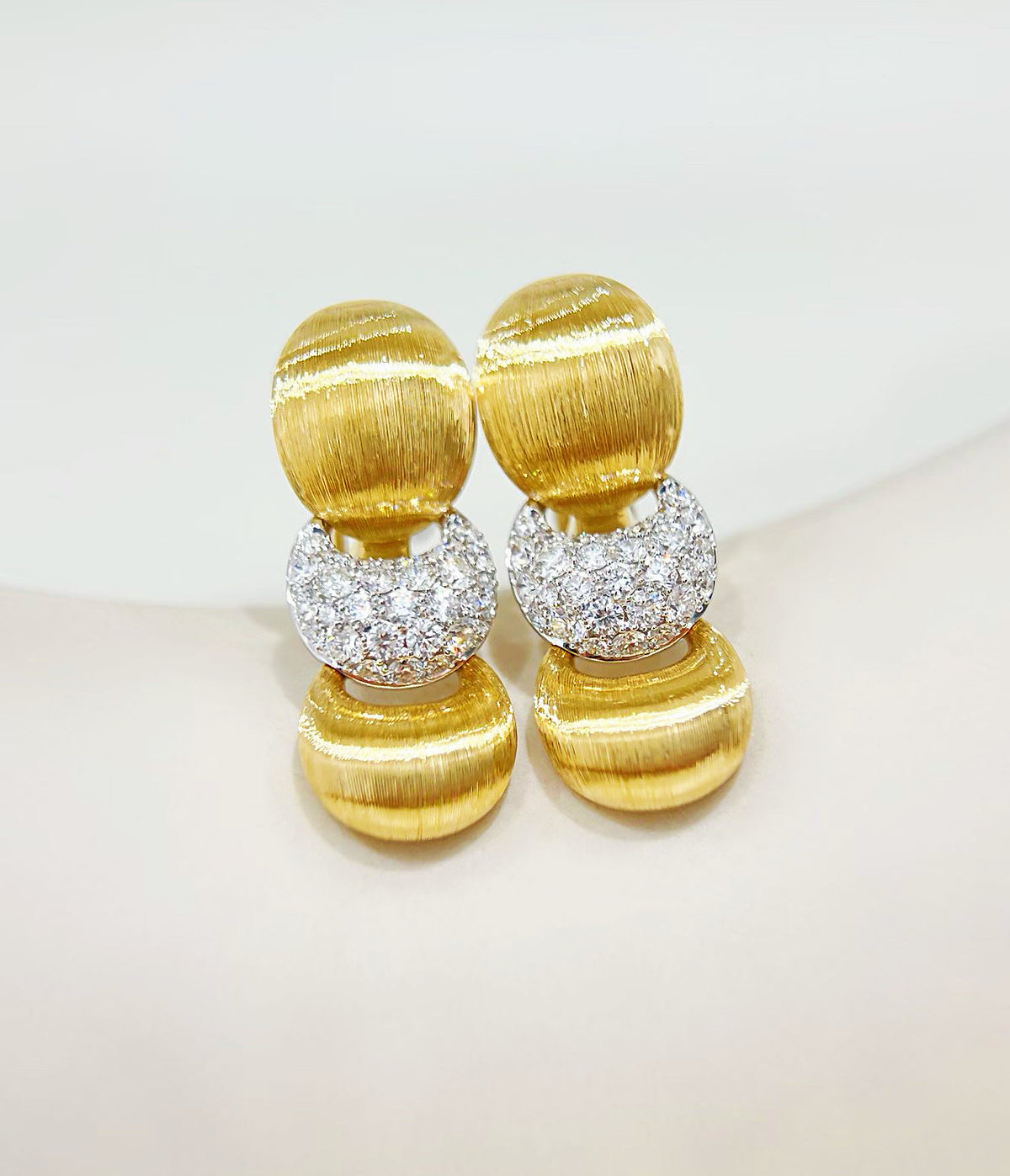 Vintage 18k Gold Diamond Earring (Item No. VT509）