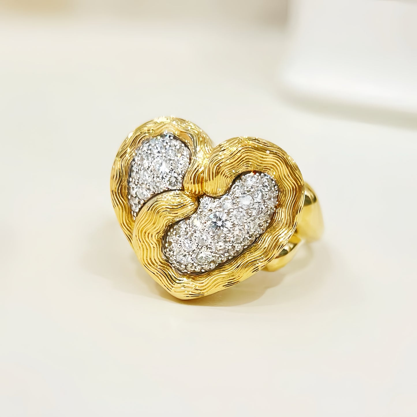Vintage 18k Gold Diamond Ring (Item No. VT365）