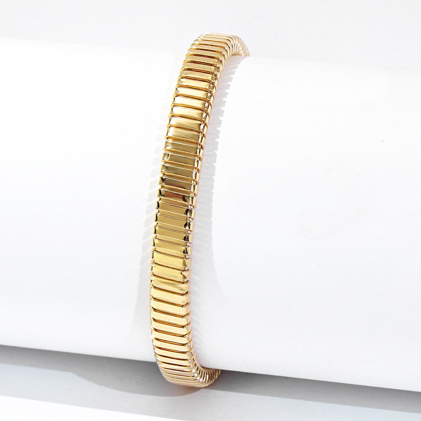 Contemporary 18k Gold Diamond Bracelet (Item No. GB0046）