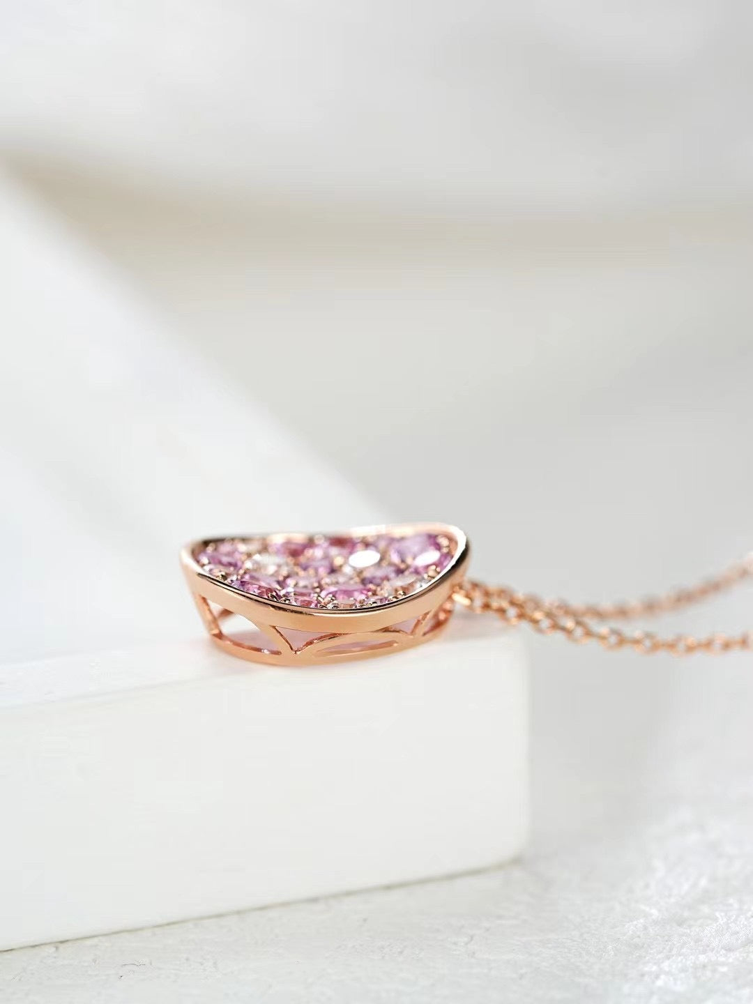 Rainbow Sapphire 18k Gold Pendant (Item No. SA057）