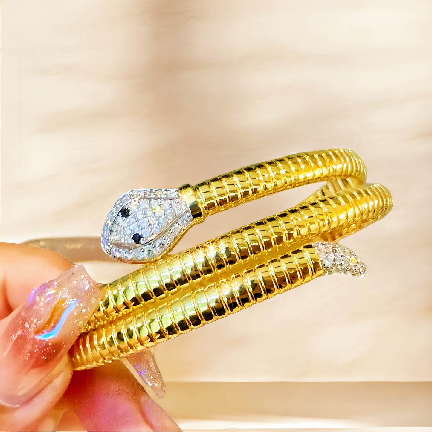 Snake 18k Gold Diamond Bracelet (Item No. VT247）