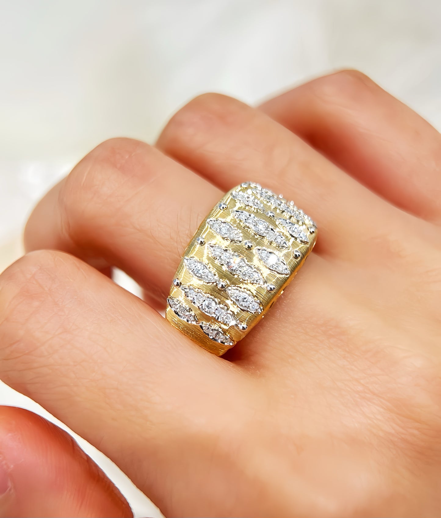 Vintage 18k Gold Diamond Ruby Ring (Item No. VT374）