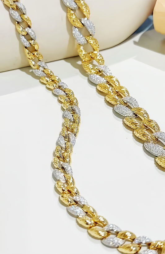 Cuban Link 18k Gold Diamond Bracelet (Item No. VT389）