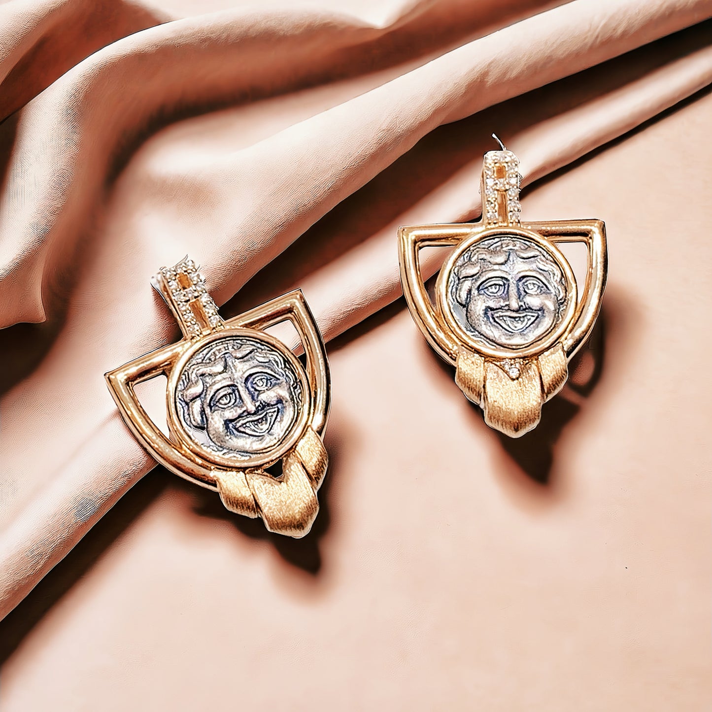 Medusa Ancient Greek Coin Medallion 18K Gold Pendant (Item No. COIN039）