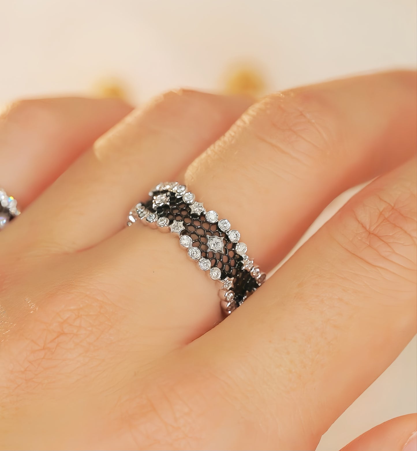 Vintage Black Lace Platinium 18k Gold Diamond Ring (Item No. VT041）