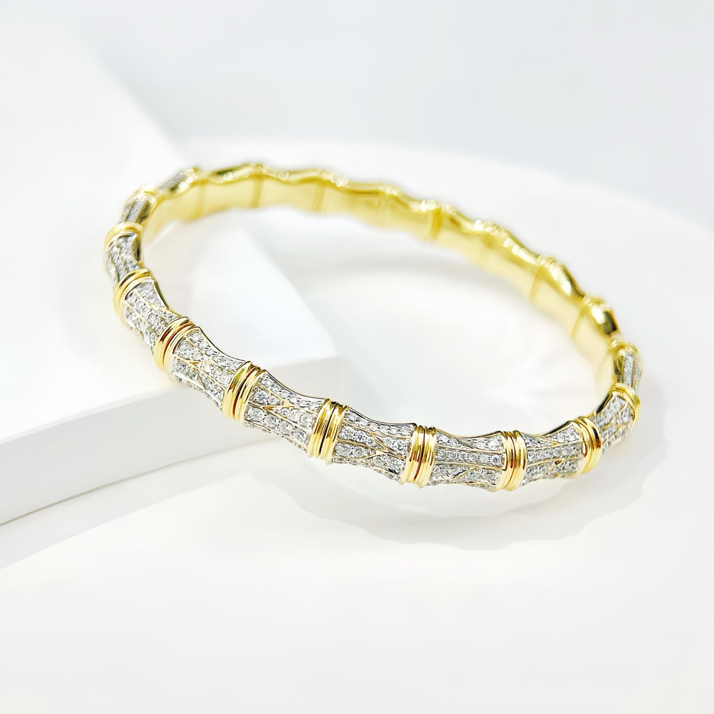 Weaving Vintage 18k Gold Diamond Bracelet (Item No. VT390）