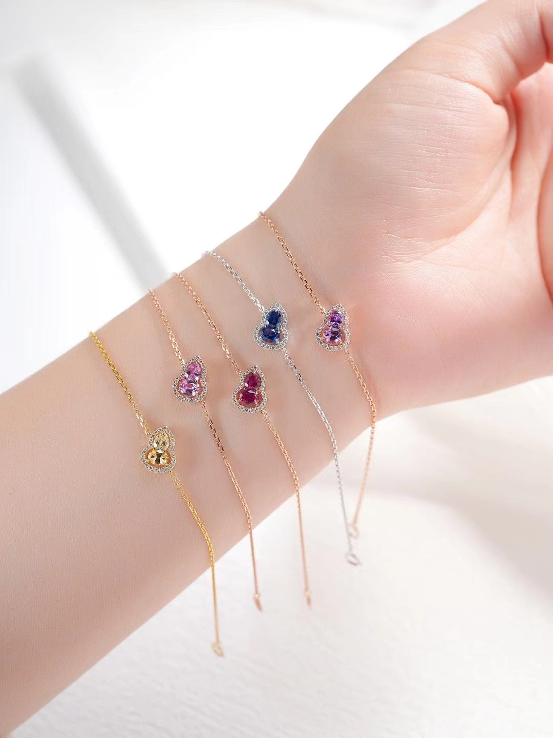 Rainbow Sapphire 18k Gold Bracelet (Item No. SA069）