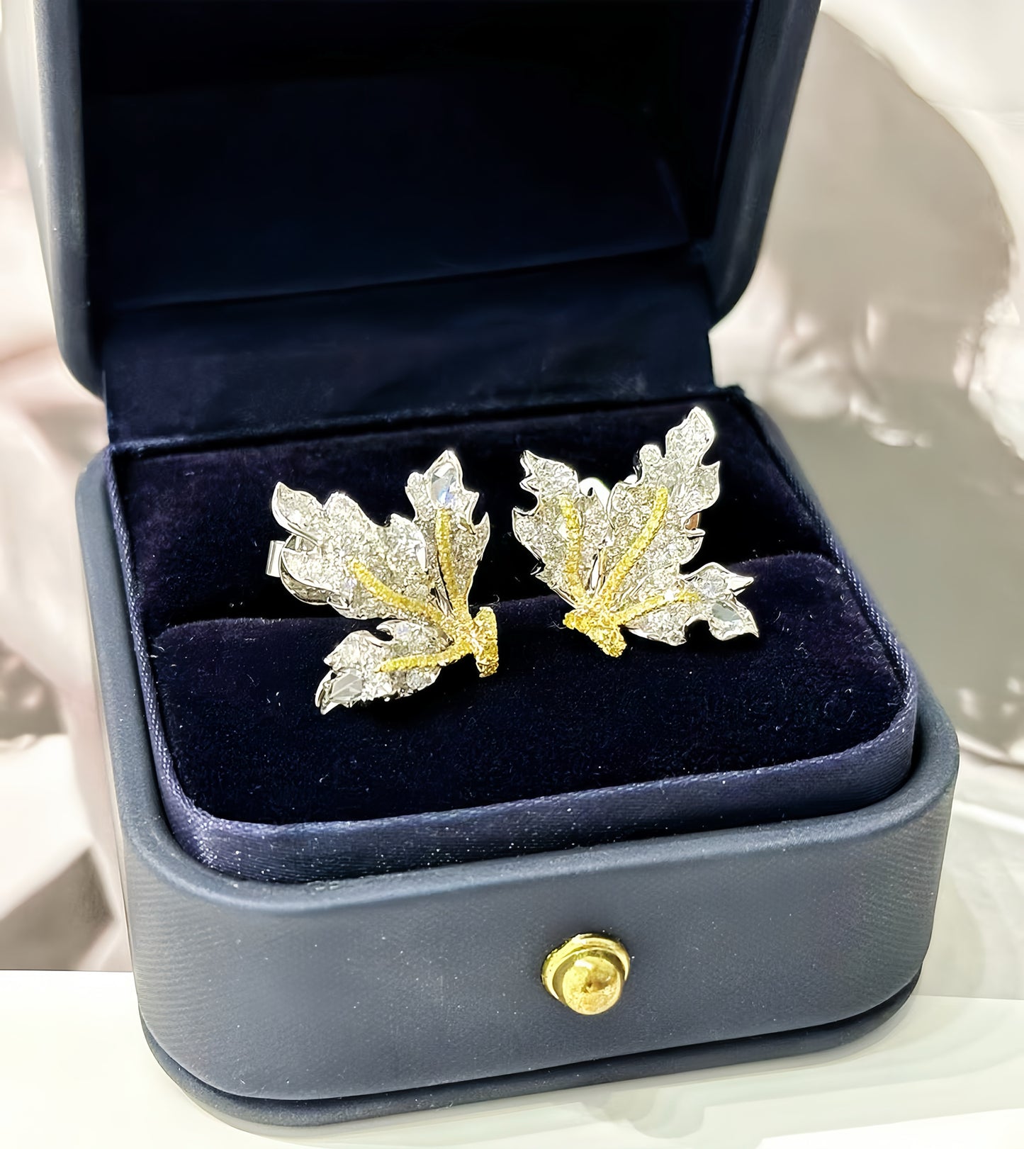 Vintage Leaf 18k Gold Diamond Earring (Item No. VT450）