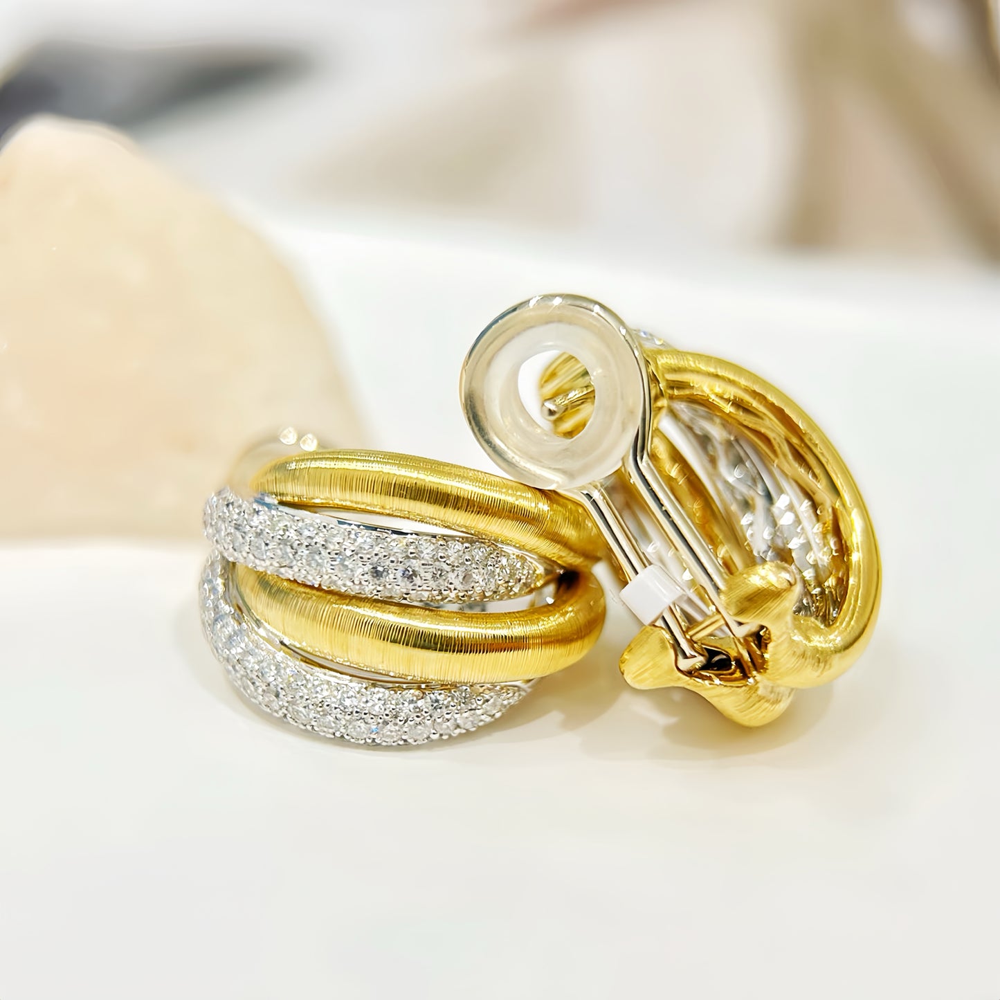Vintage 18k Gold Diamond Earring (Item No. VT327)