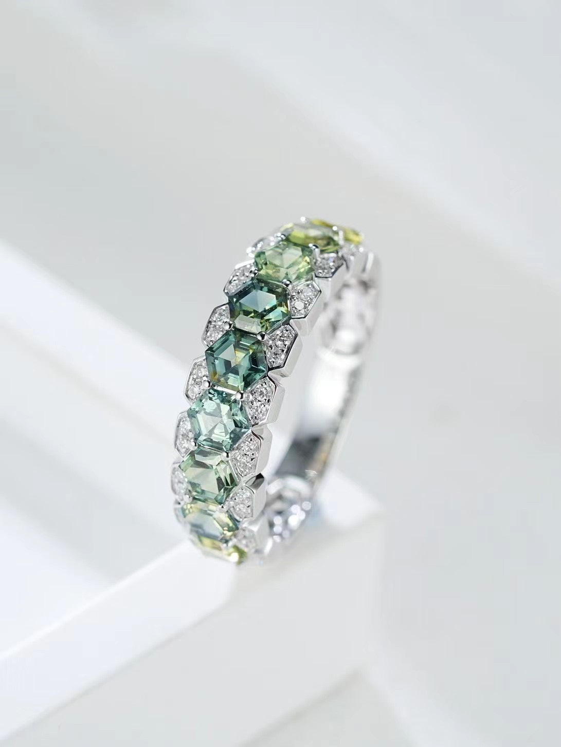 Rainbow Sapphire 18k Gold Ring (Item No. SA051）